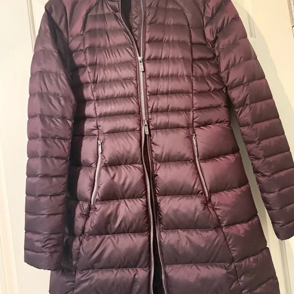 Lululemon Athletica Goose Down Hooded Puffer Jacket in Black Cherry (Burgundy) 6 - Picture 3 of 10